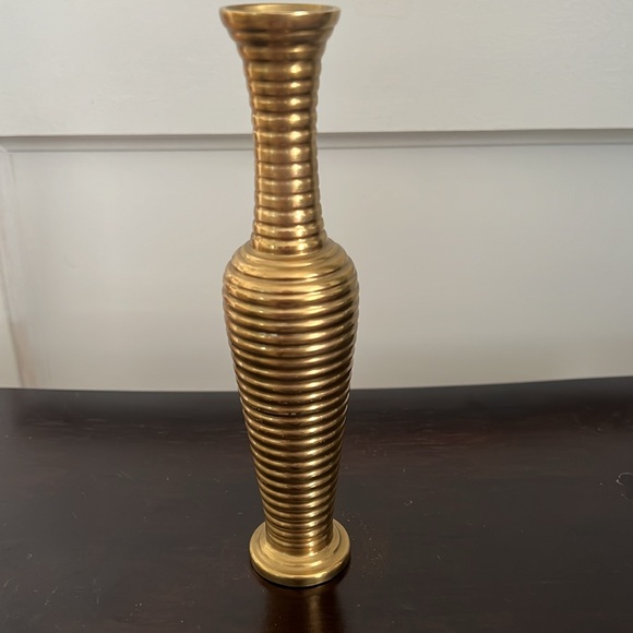 Beautiful brass bud vase - Picture 2 of 5